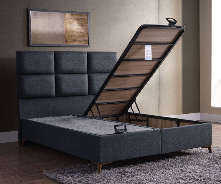 Quatro Baza Başlık